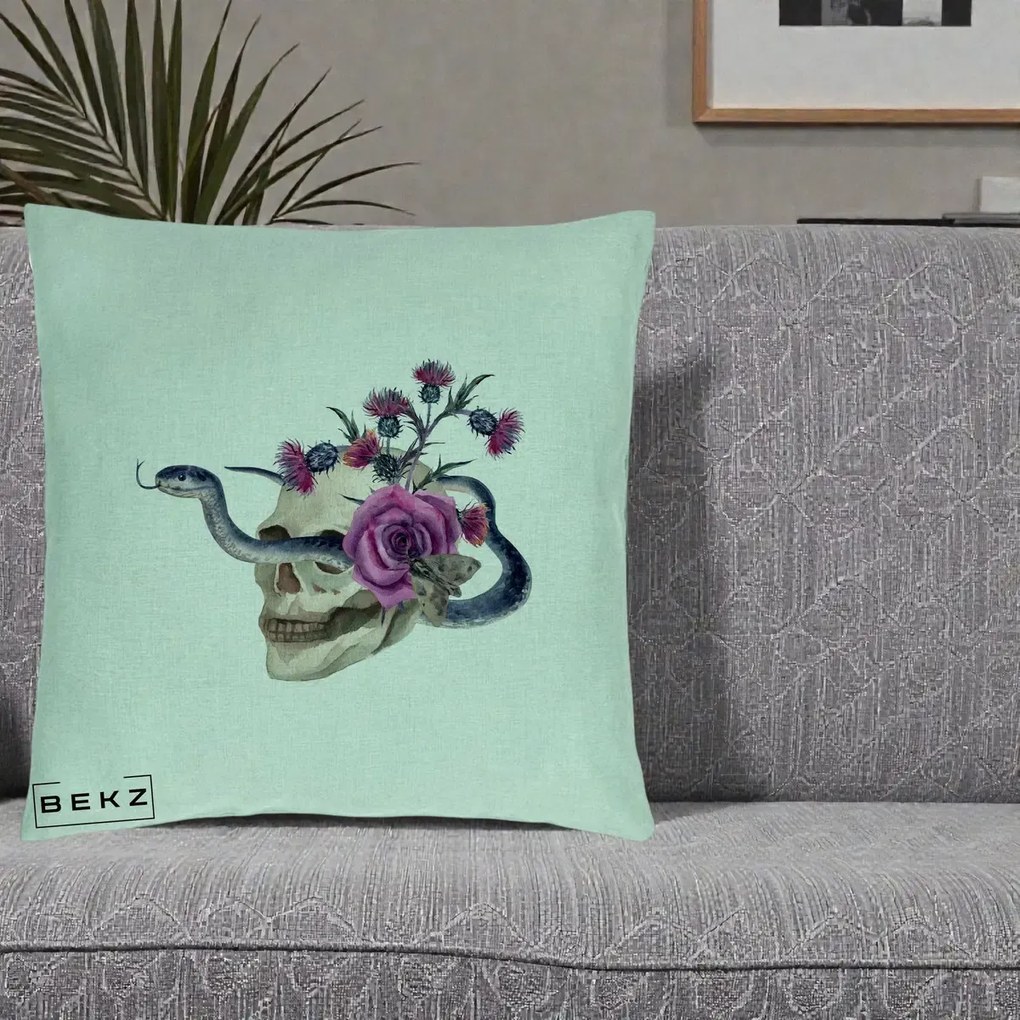 Perna Decorativa Craniu cu Sarpe si Trandafiri Gothic, 40x40 cm, Verde Menta, Husa Detasabila, Perna Inclusa, BEKZ®