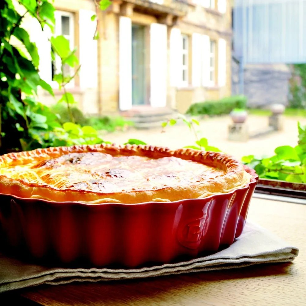 Formă rotundă de copt din ceramică Emile Henry, ⌀ 28 cm, roșu