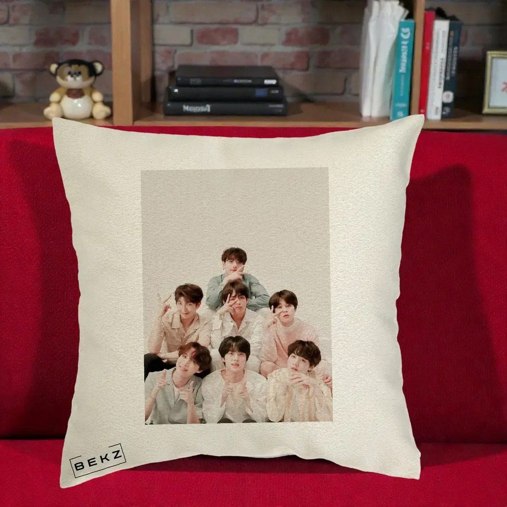 Perna Personalizata K-pop BTS Foto Grup Pastel, 40x40 cm, Ecru, Husa Detasabila, Perna Inclusa, BEKZ®