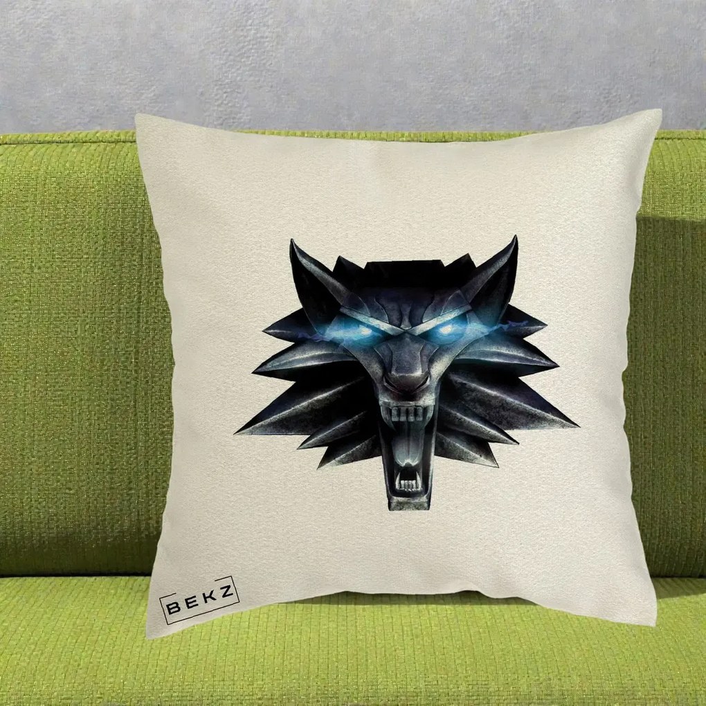 Perna Decorativa The Witcher Wolf Head, 40x40 cm, Ecru, Husa Detasabila, Perna Inclusa, BEKZ®