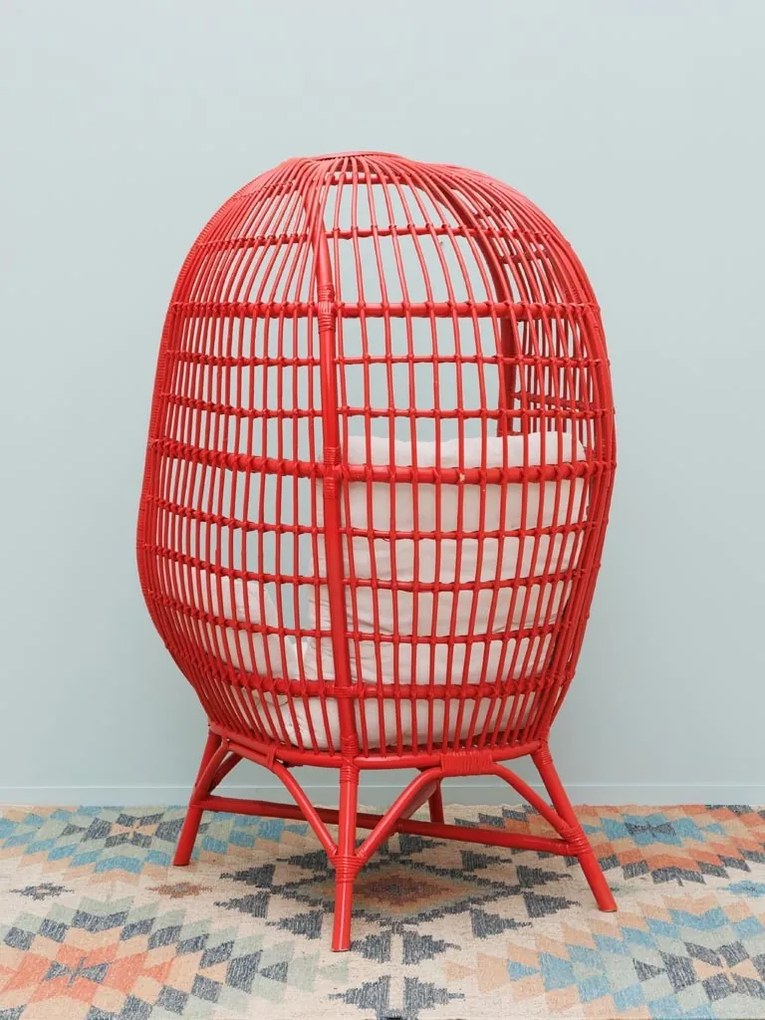 Fotoliu rosu din rattan, perne decorative incluse, Passoa