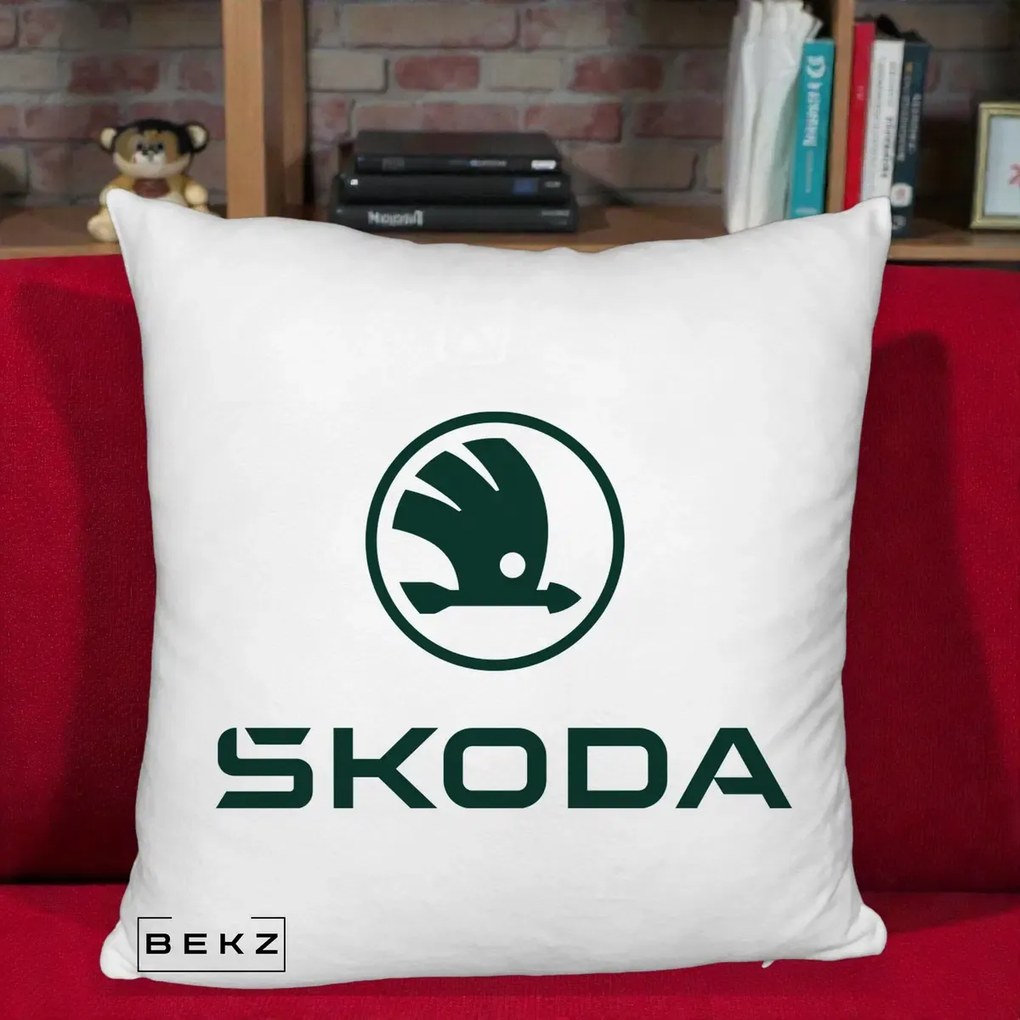 Perna Personalizata cu emblema Skoda, 40x40 cm, Alb Pufos, Husa Detasabila, Perna Inclusa, BEKZ®