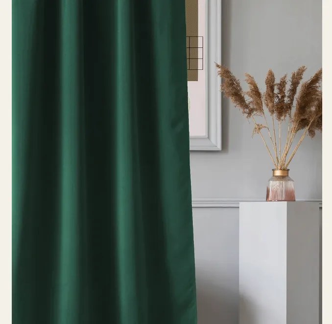 Draperie de calitate culoarea verde cu inele metalice 140 x 280 cm