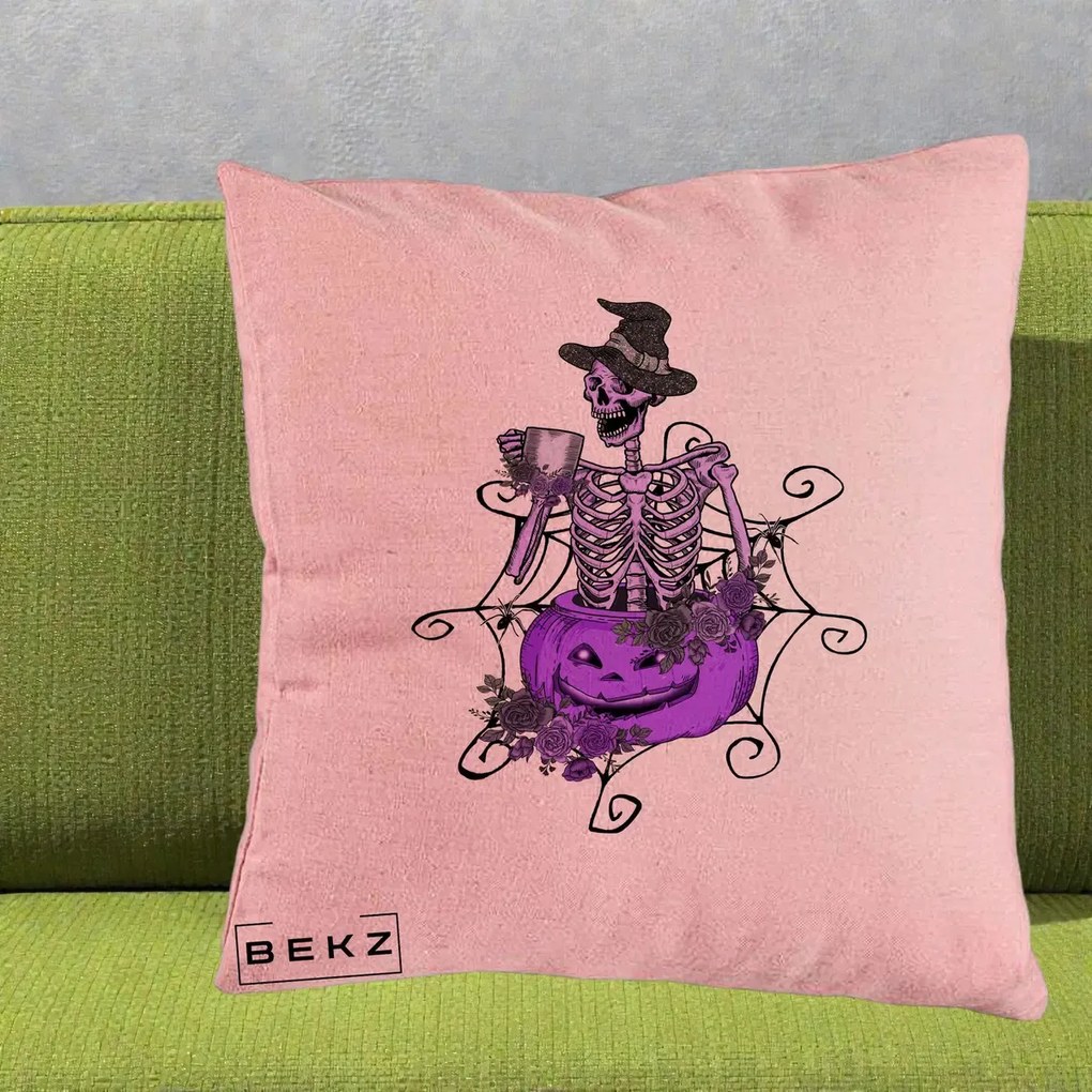 Perna Decorativa Schelet Vrajitor cu Dovleac Violet Halloween, 40x40 cm, Roz, Husa Detasabila, Perna Inclusa, BEKZ®