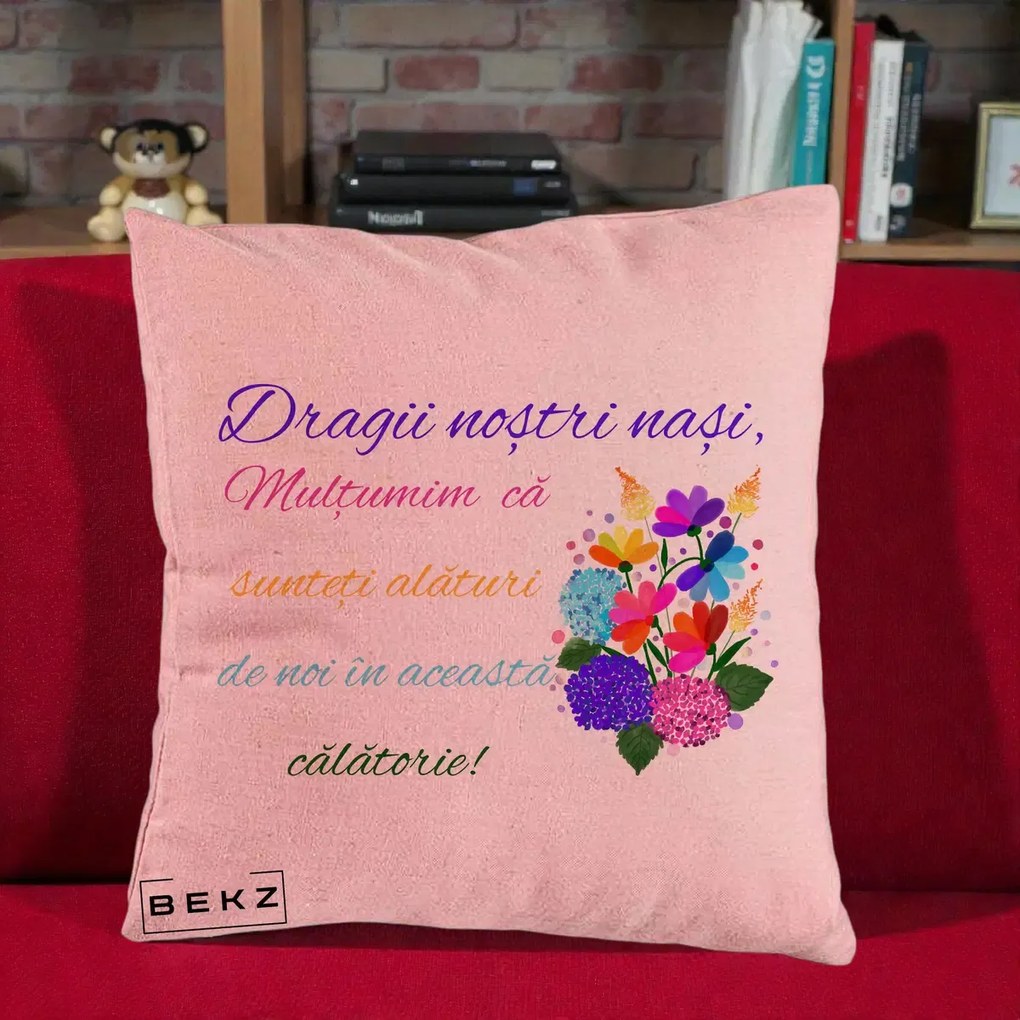 Perna Personalizata Dragii Nostri Nasi Multumim cu Flori Multicolore Colorat, 40x40 cm, Roz, Husa Detasabila, Perna Inclusa, BEKZ®