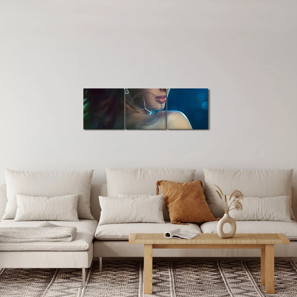 Tablou - Privirea unei femei tinere (cu ceas) (90x30 cm)