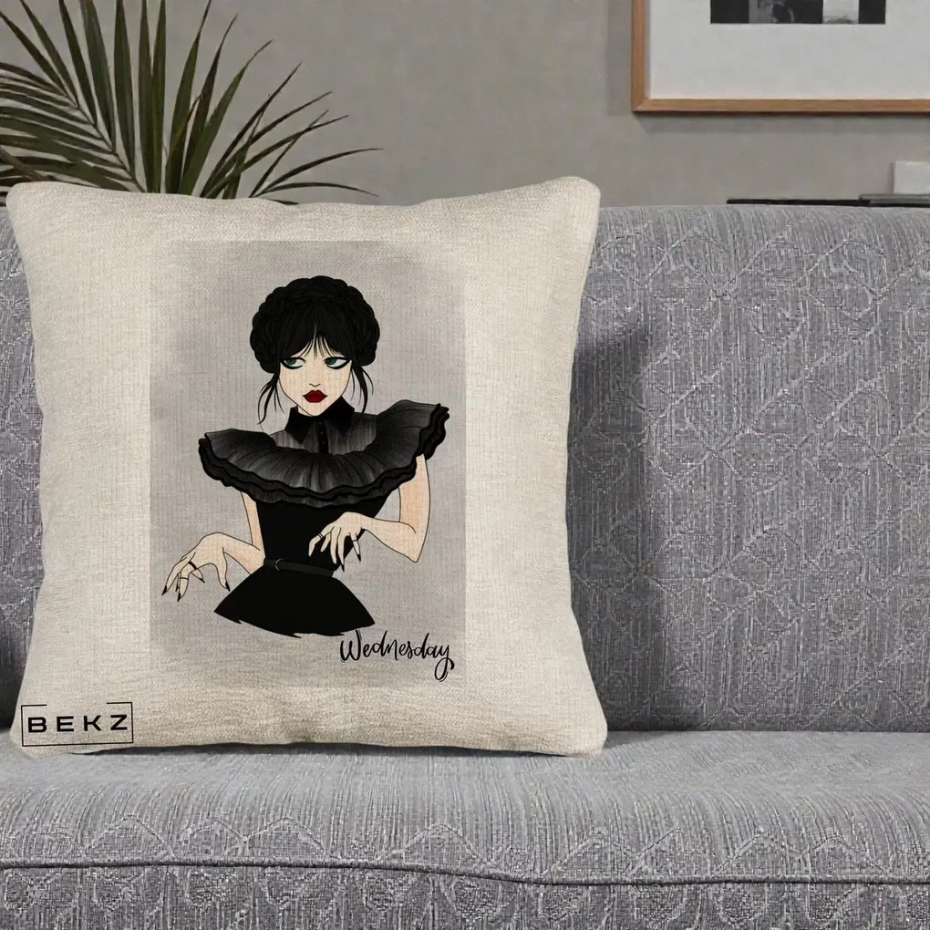 Perna Personalizata Wednesday Addams Portret Gotic, 40x40 cm, Bej Canapea, Husa Detasabila, Perna Inclusa, BEKZ®