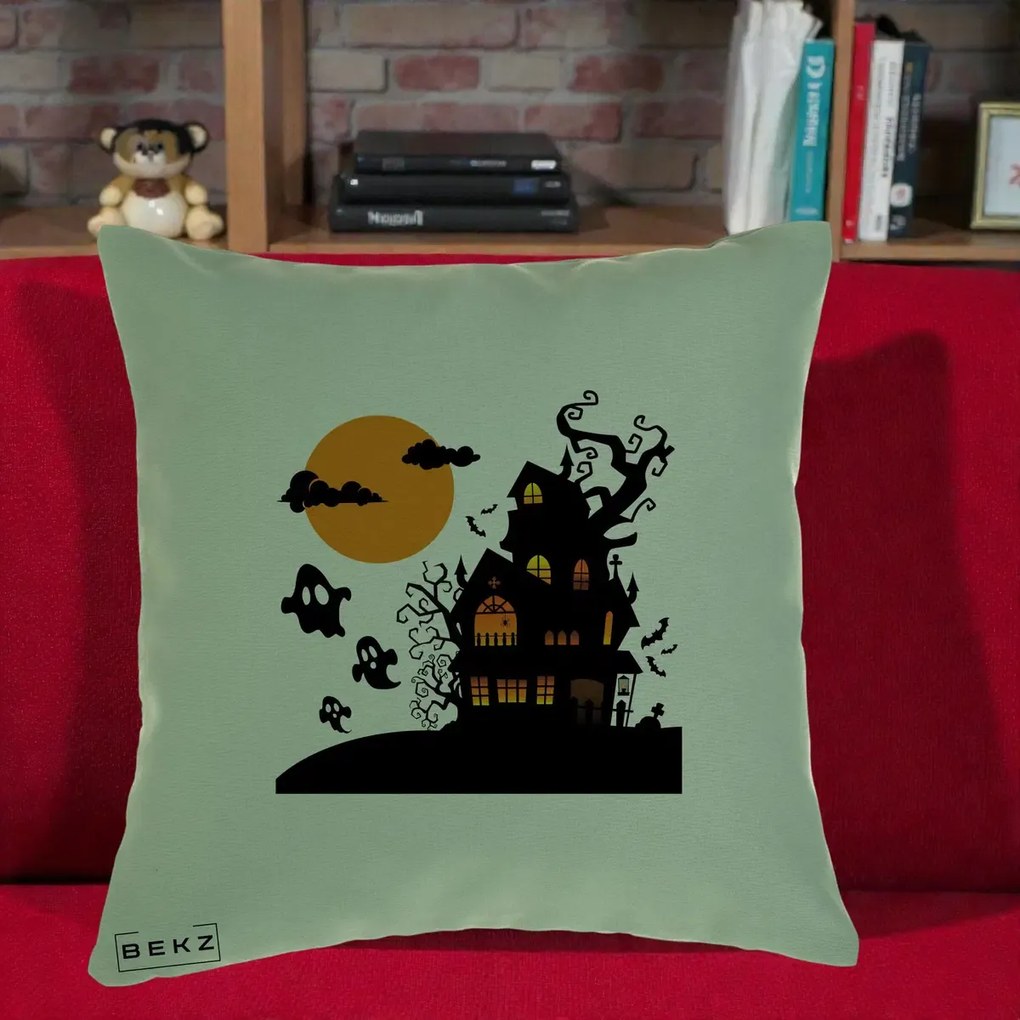 Perna Decorativa Halloween Casa Bantuita cu Fantome, 40x40 cm, Verde, Husa Detasabila, Perna Inclusa, BEKZ®