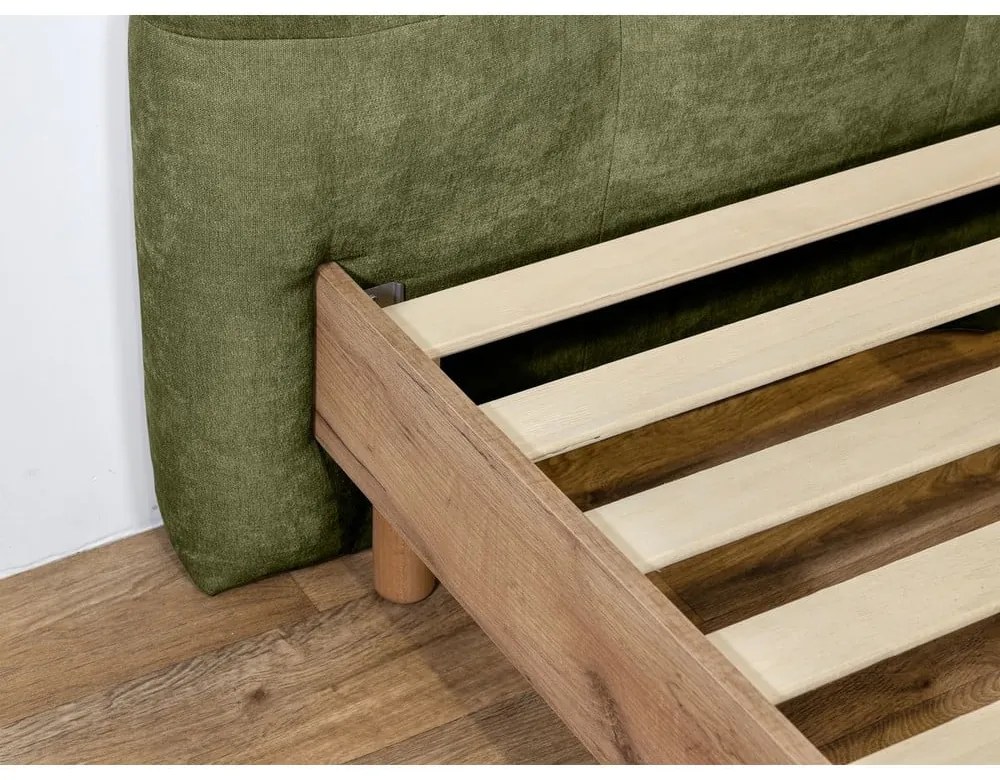 Pat matrimonial verde tapițat cu somieră 160x200 cm Kumo – Bobochic Paris