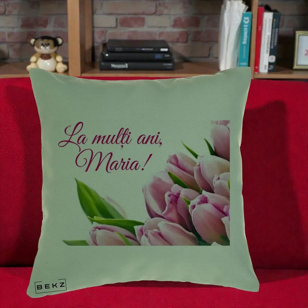 Cadou de Onomastica - Perna Personalizata La Multi Ani Maria Lalele, 40x40 cm, Verde, Husa Detasabila, Perna Inclusa, BEKZ®