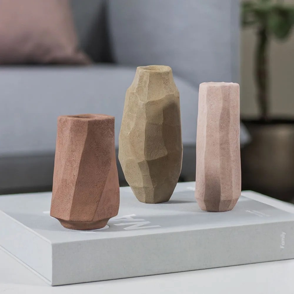 Vază roz din polirășină (înălțime 15,5 cm) Nuki – Mette Ditmer Denmark