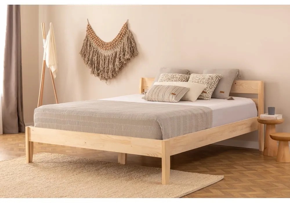 Pat matrimonial în culoare naturală din lemn de molid cu somieră 140x200 cm Venus – Kalune Design