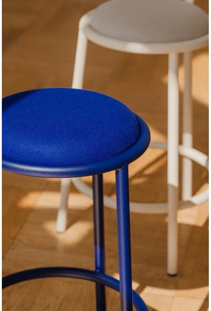 Scaun de bar albastru din metal (înălțime șezut 68 cm) Hogo – noo.ma