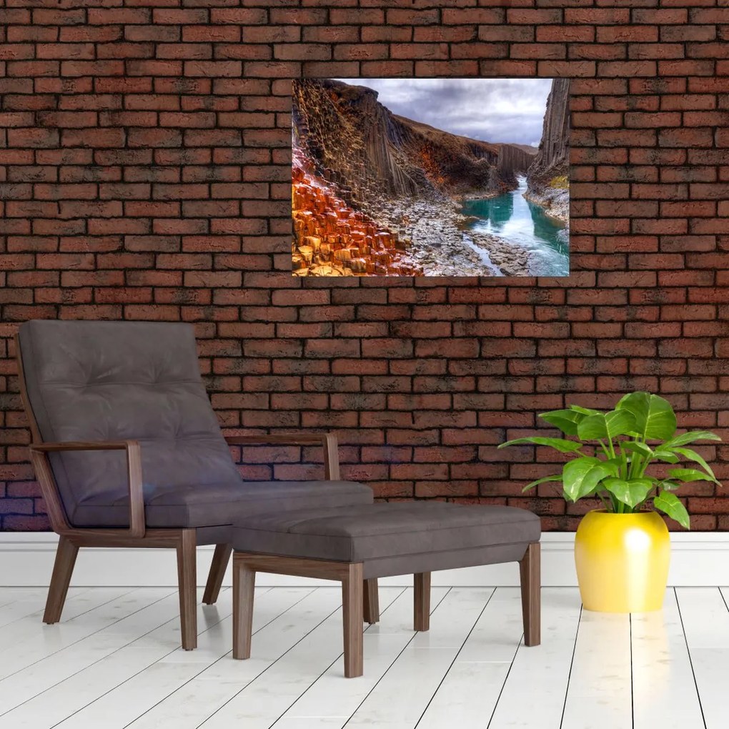 Tablou pe sticlă - Canionul Studlagil (70x50 cm)