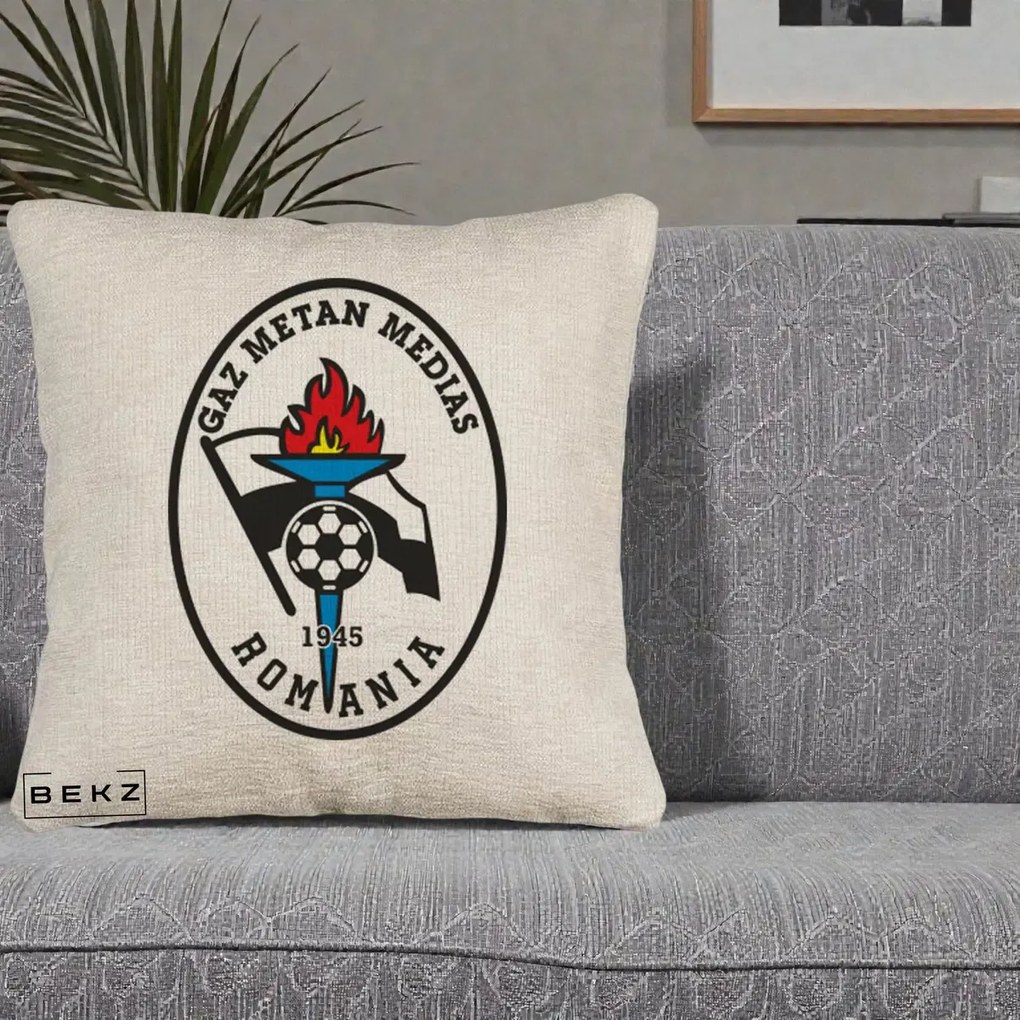 Perna Personalizata Gaz Metan Medias 1945 Fotbal, 40x40 cm, Bej Canapea, Husa Detasabila, Perna Inclusa, BEKZ®