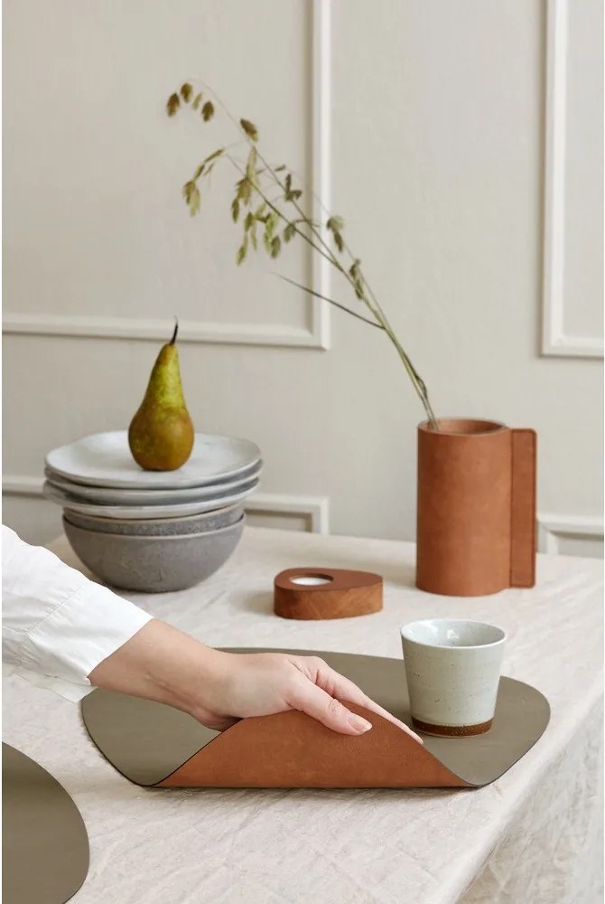 Suport pentru farfurii din piele ecologică 37x44 cm Curve L Double Nupo – LIND DNA