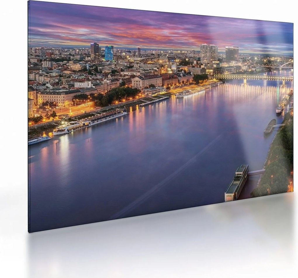Tablou pe sticlă cu orașul Bratislava cu râu (70x50 cm)