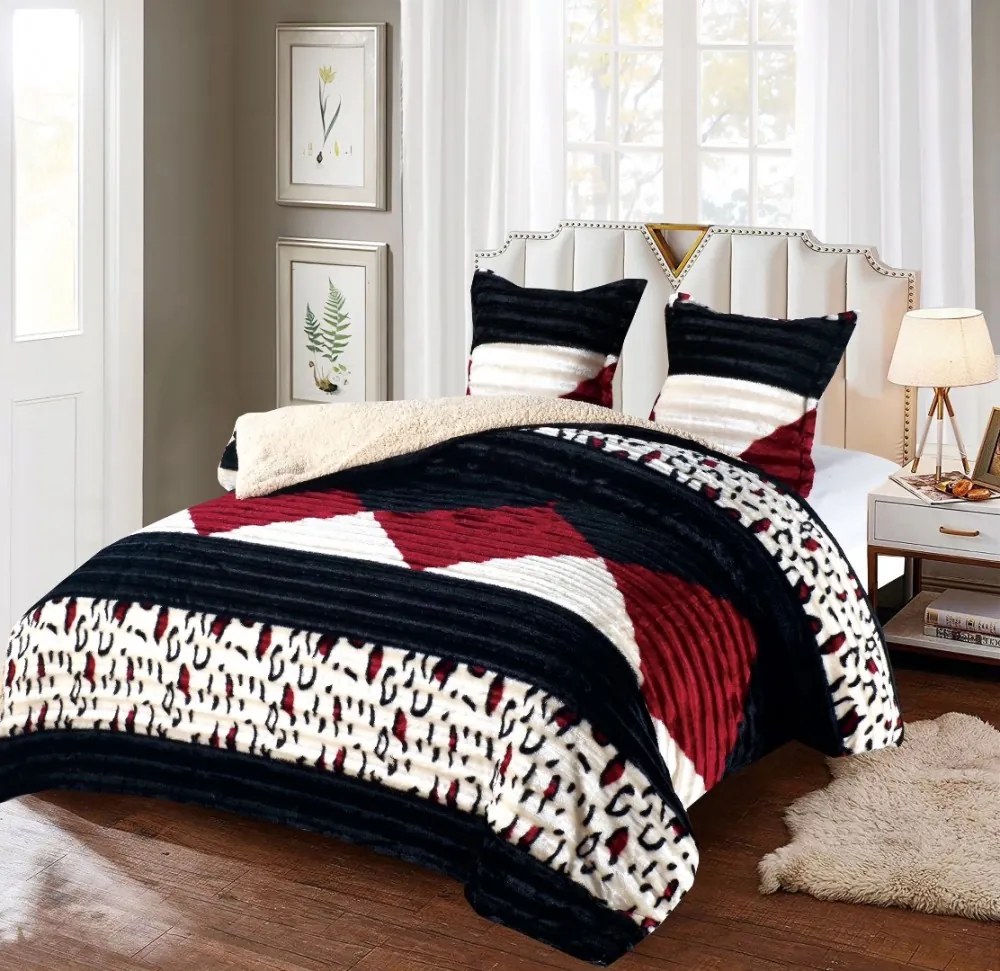 Pilota CoCoLiNo Frizzy cu blanita  matlasata  200x230cm  cu fete de perna 60x60cm  Rosu  Negru  forme geometrice  animal print