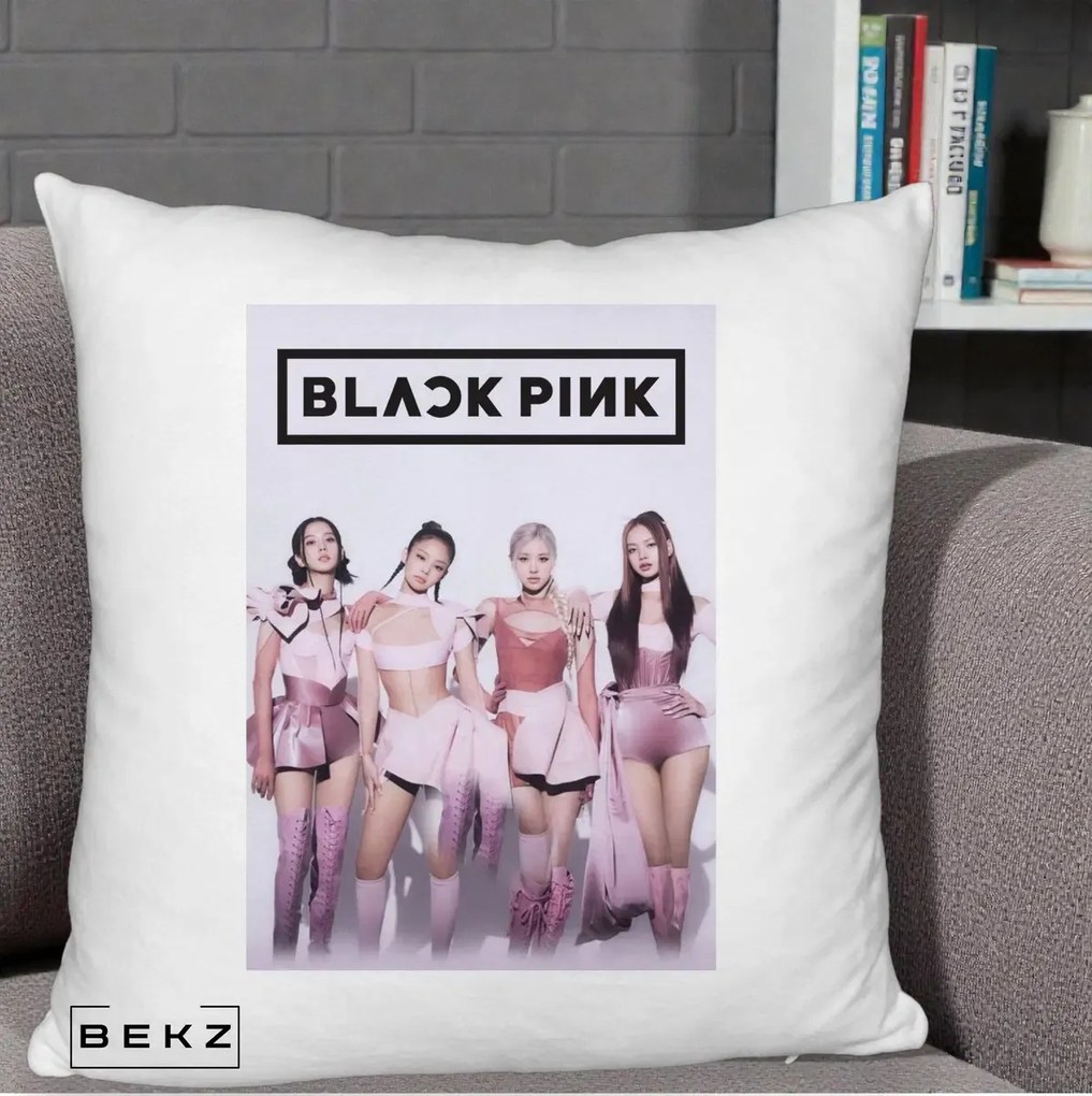 Perna Personalizata K-pop BLACKPINK Poster Roz Tinute Coordonate, 40x40 cm, Alb Pufos, Husa Detasabila, Perna Inclusa, BEKZ®