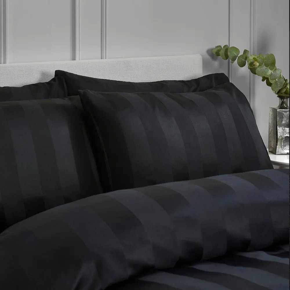 Lenjerie de pat neagră din satin pentru pat dublu cu 3 piese 200x200 cm So Soft Satin Stripe – Catherine Lansfield
