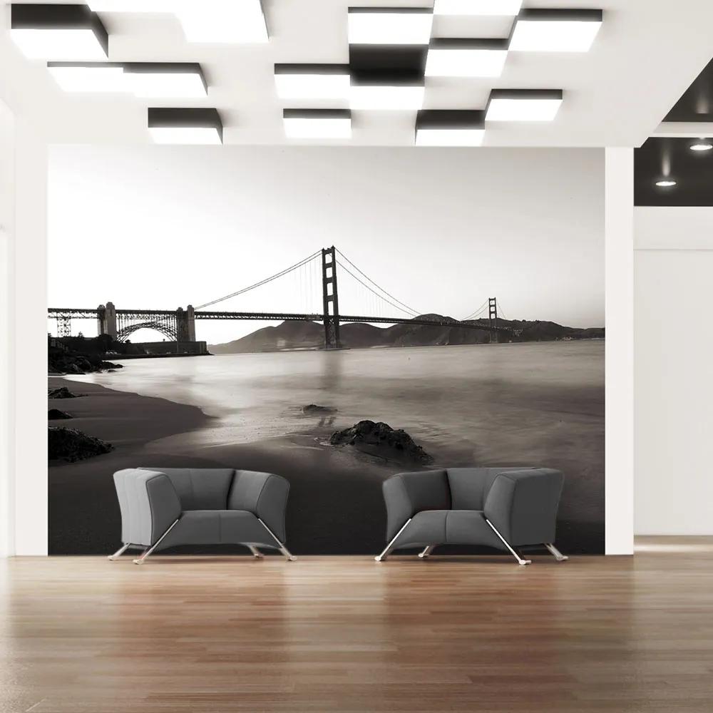 Fototapet Bimago - San Francisco: Golden Gate Bridge in black and white + Adeziv gratuit 200x154 cm