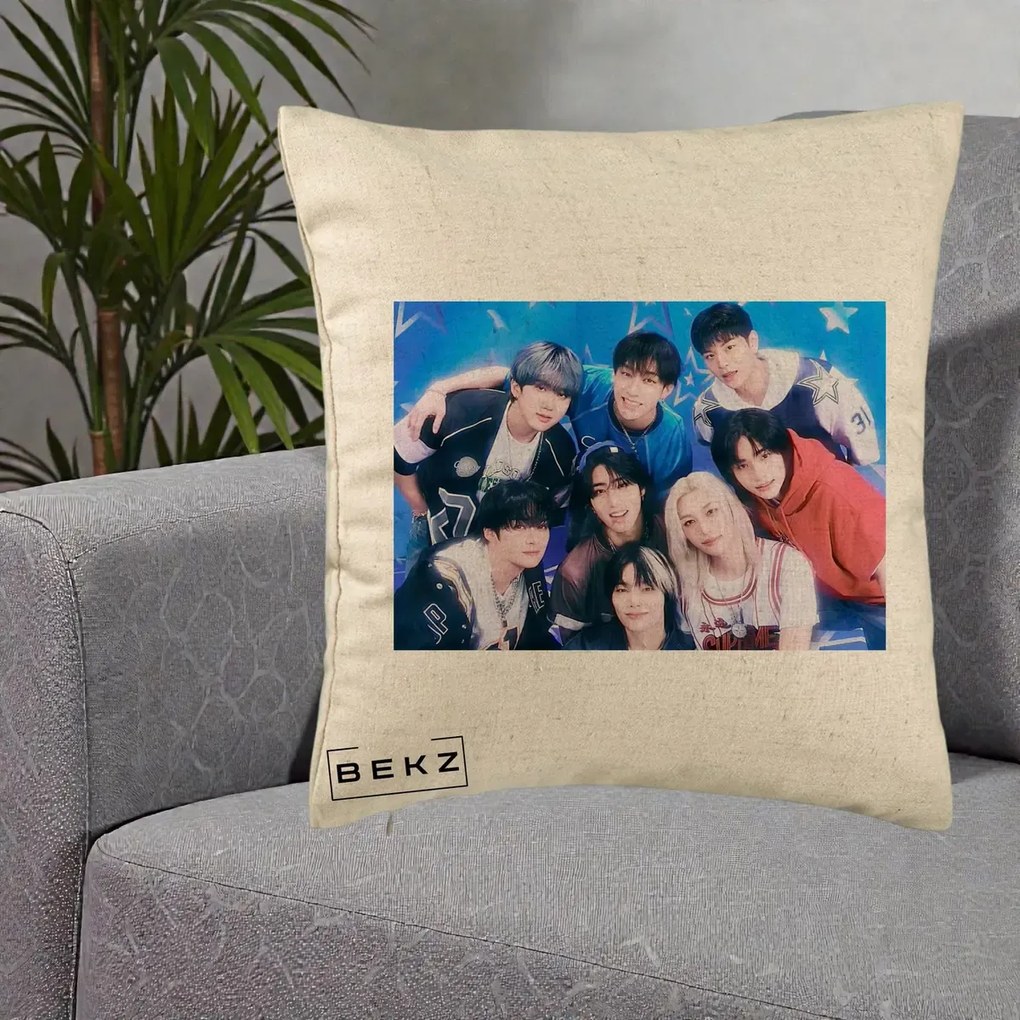 Perna personalizata K-pop: Grup Foto Stele, 40x40 cm cu Umplutura, Bej, BEKZ