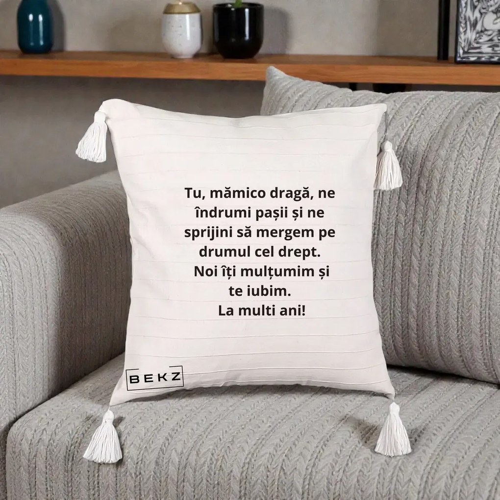 Cadou pentru Mama - Perna Personalizata Mamico Draga Te Iubim La Multi Ani cu Text Negru, 40x40 cm, Bej cu Franjuri, Husa Detasabila, Perna Inclusa, BEKZ®