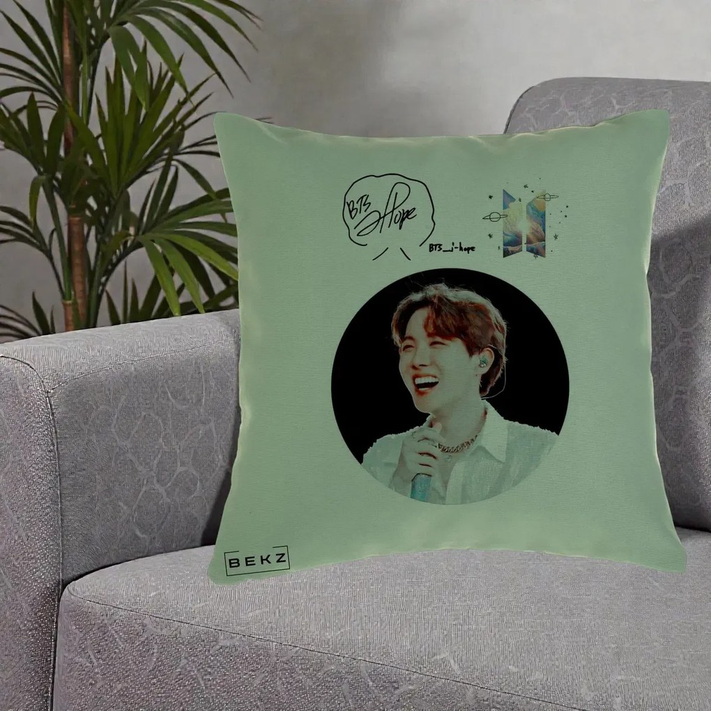Perna Personalizata K-pop BTS J-Hope Portret cu Autograf, 40x40 cm, Verde, Husa Detasabila, Perna Inclusa, BEKZ®