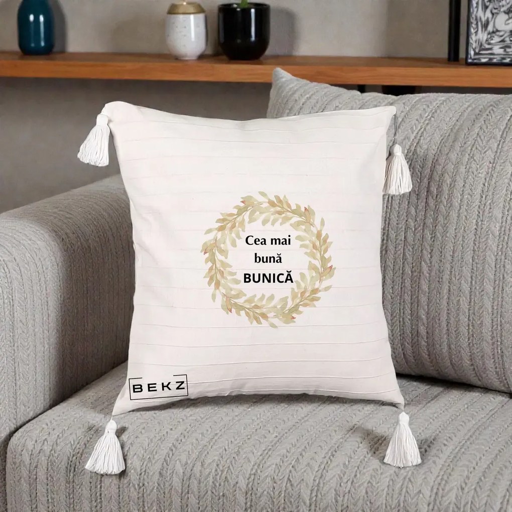 Cadou pentru Bunica - Perna Personalizata Cea Mai Buna Bunica Coronita Frunze Acuarela, 40x40 cm, Bej cu Franjuri, Husa Detasabila, Perna Inclusa, BEKZ®