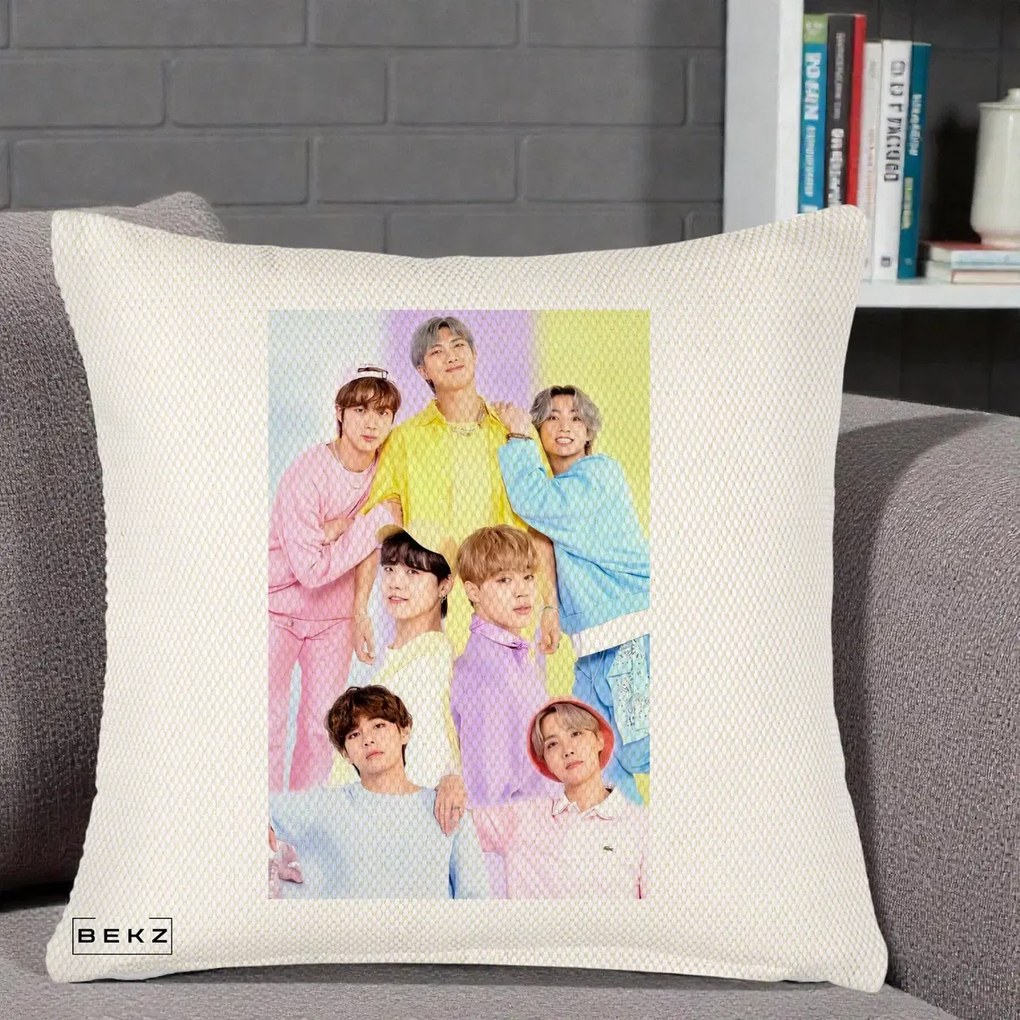 Perna Personalizata K-pop BTS Foto Grup Pastel Colorat cu 7 Membrii, 40x40 cm, Crem Reliefat, Husa Detasabila, Perna Inclusa, BEKZ®