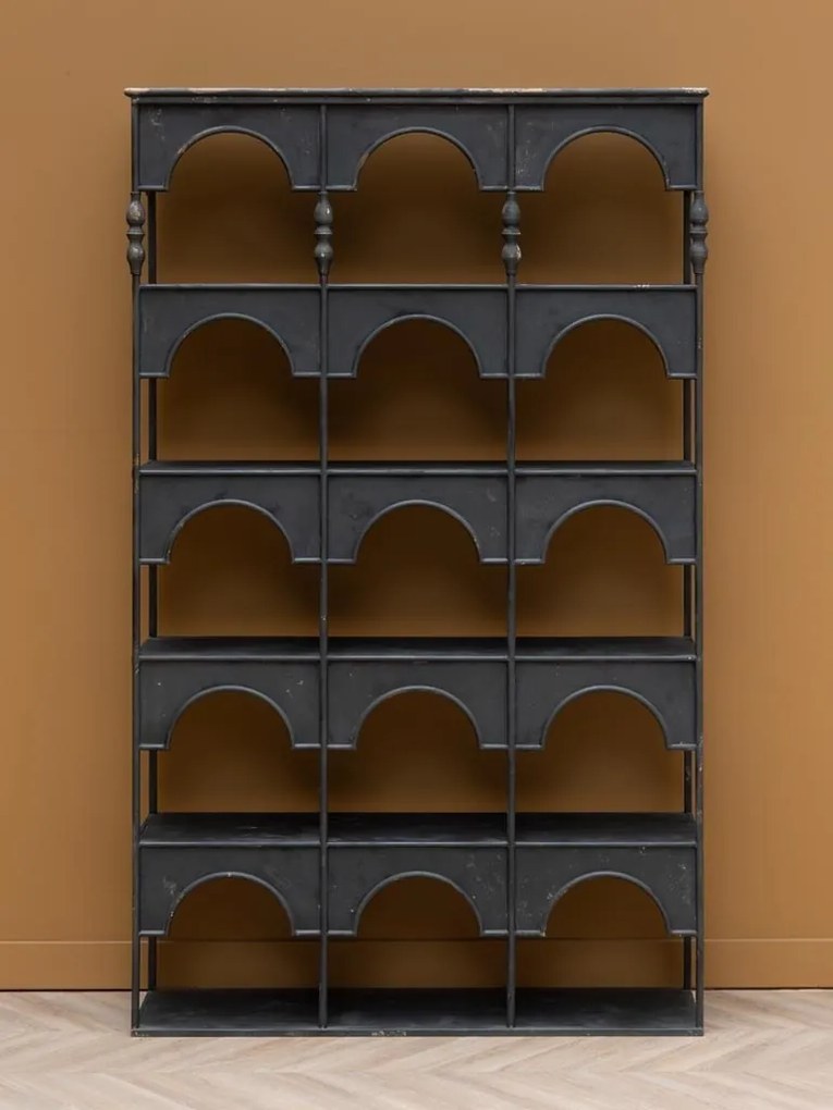 Etajeră din metal, negru, cu patină vintage, 5 rafturi și arcade decorative, finisaj antichizat, 194 x 120 x 34,5 cm, „Alhambra”