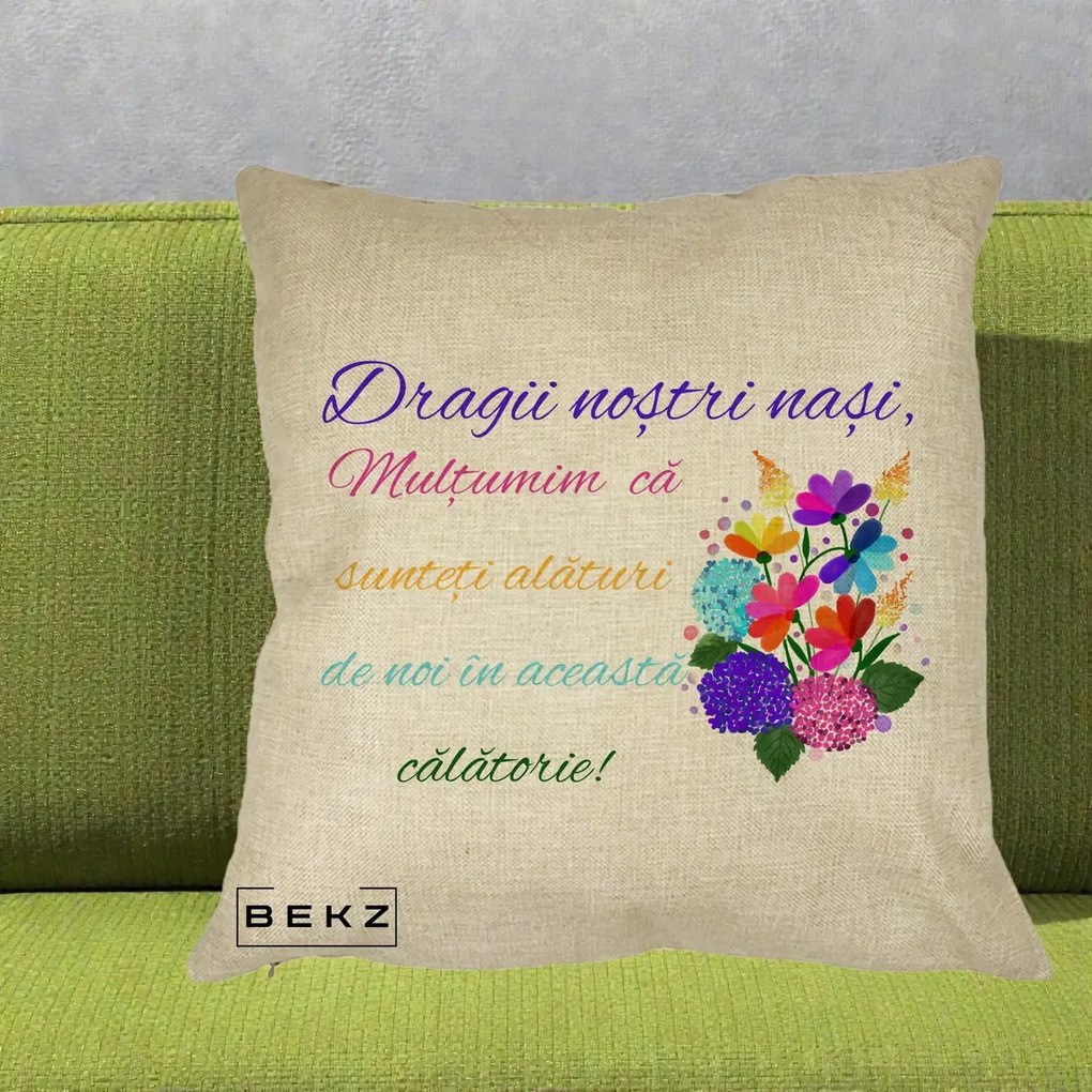 Perna Personalizata Dragii Nostri Nasi Multumim cu Flori Multicolore Colorat, 40x40 cm, Crem, Husa Detasabila, Perna Inclusa, BEKZ®