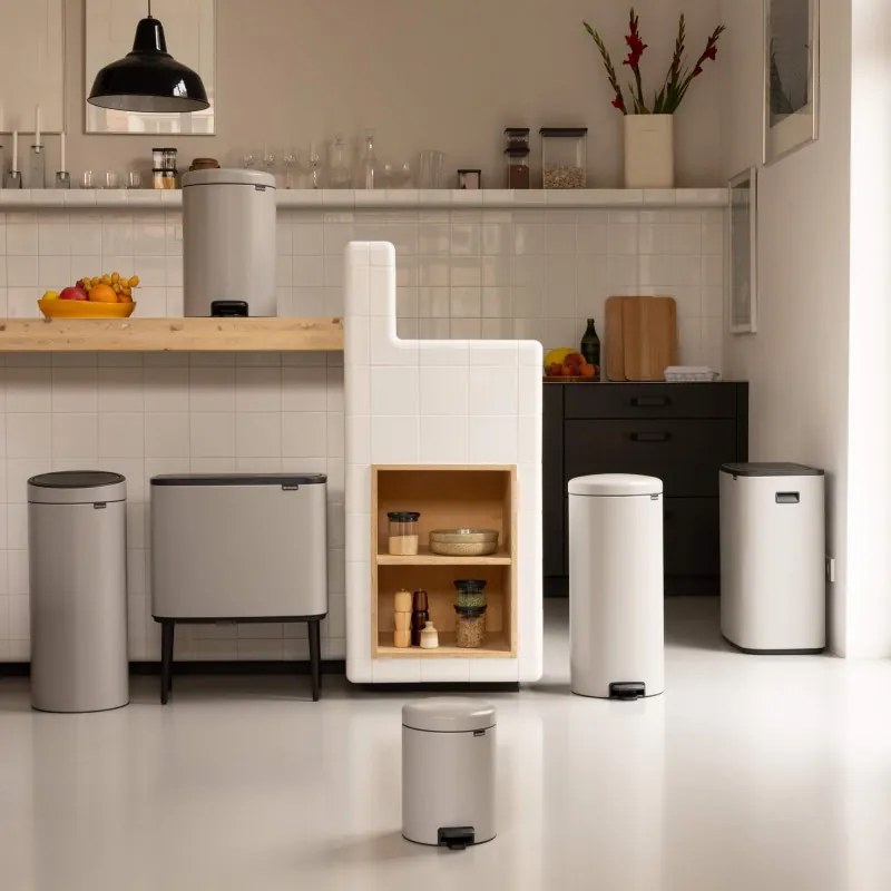 Cos de gunoi cu pedala Brabantia NewIcon 1010440, 12 l, Inchidere lenta, Baza antiderapanta, Gri deschis
