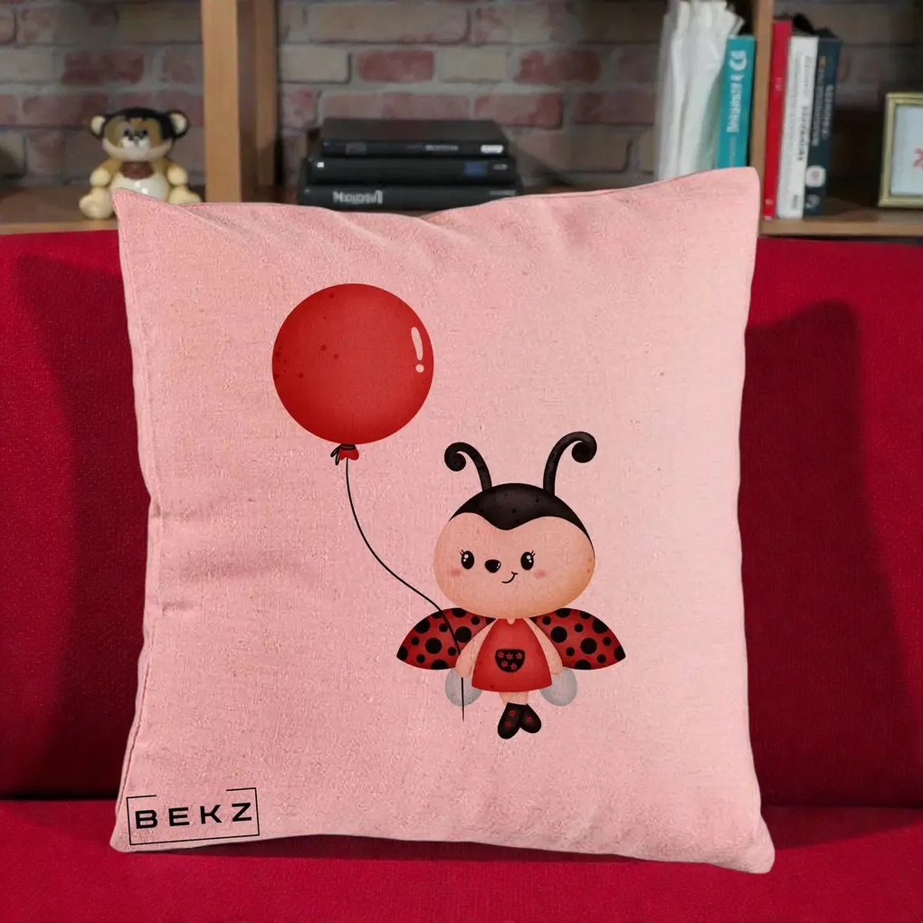 Perna Decorativa Buburuza cu Balon Rosu, 40x40 cm, Roz, Husa Detasabila, Perna Inclusa, BEKZ®