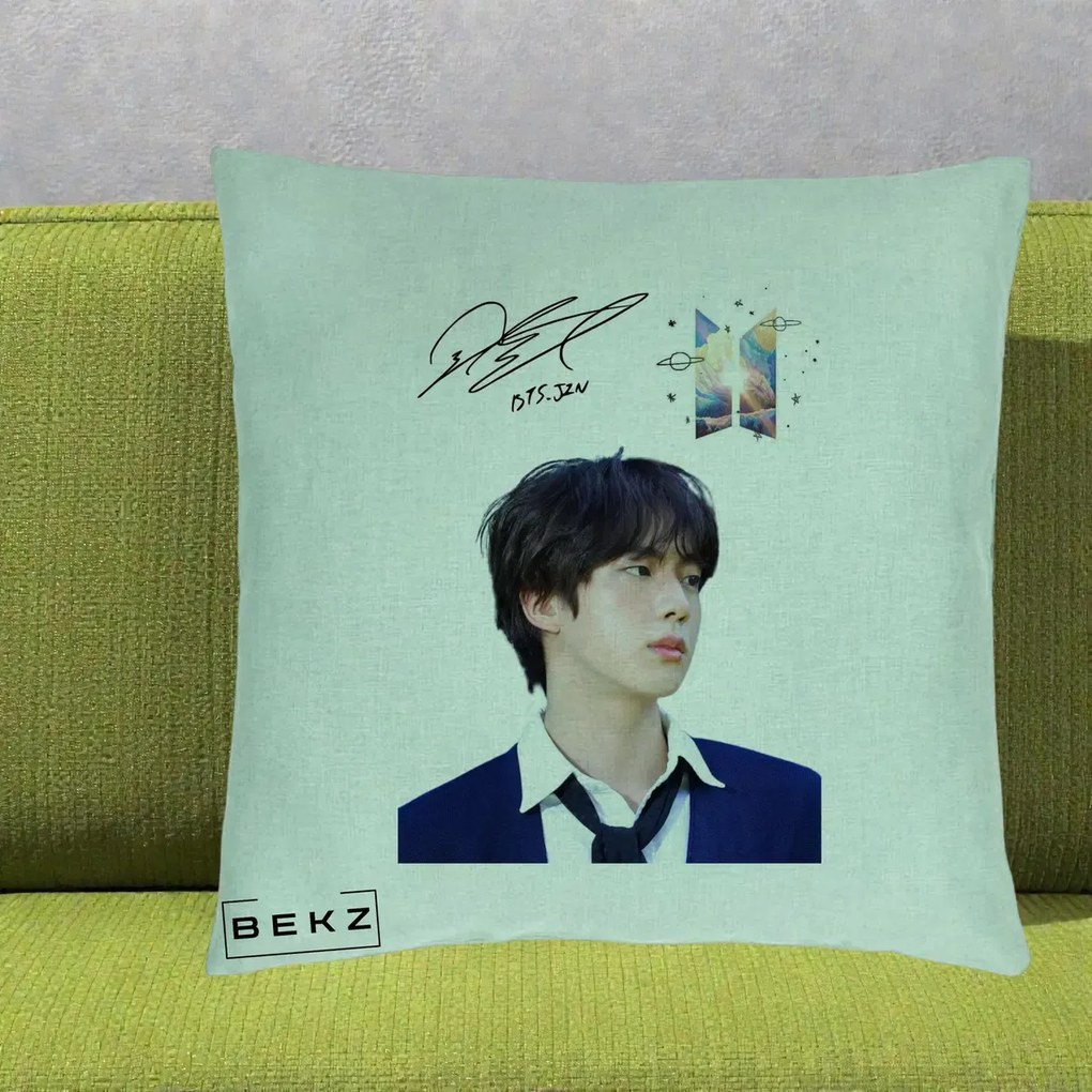 Perna Personalizata K-pop BTS Jin Portret Tinuta Albastra Autograf, 40x40 cm, Verde Menta, Husa Detasabila, Perna Inclusa, BEKZ®