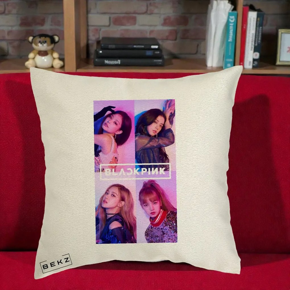 Perna Personalizata K-pop BLACKPINK Poster Colaj 4 Membre Violet Roz, 40x40 cm, Ecru, Husa Detasabila, Perna Inclusa, BEKZ®