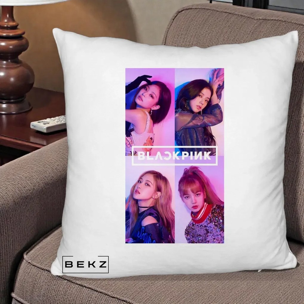 Perna Personalizata K-pop BLACKPINK Poster Colaj 4 Membre Violet Roz, 40x40 cm, Alb Pufos, Husa Detasabila, Perna Inclusa, BEKZ®