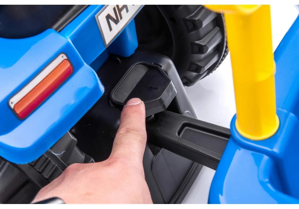 Buddy Toys BPC 5175 New Holland T7, 91 x 29 x 44cm, de la 2 ani