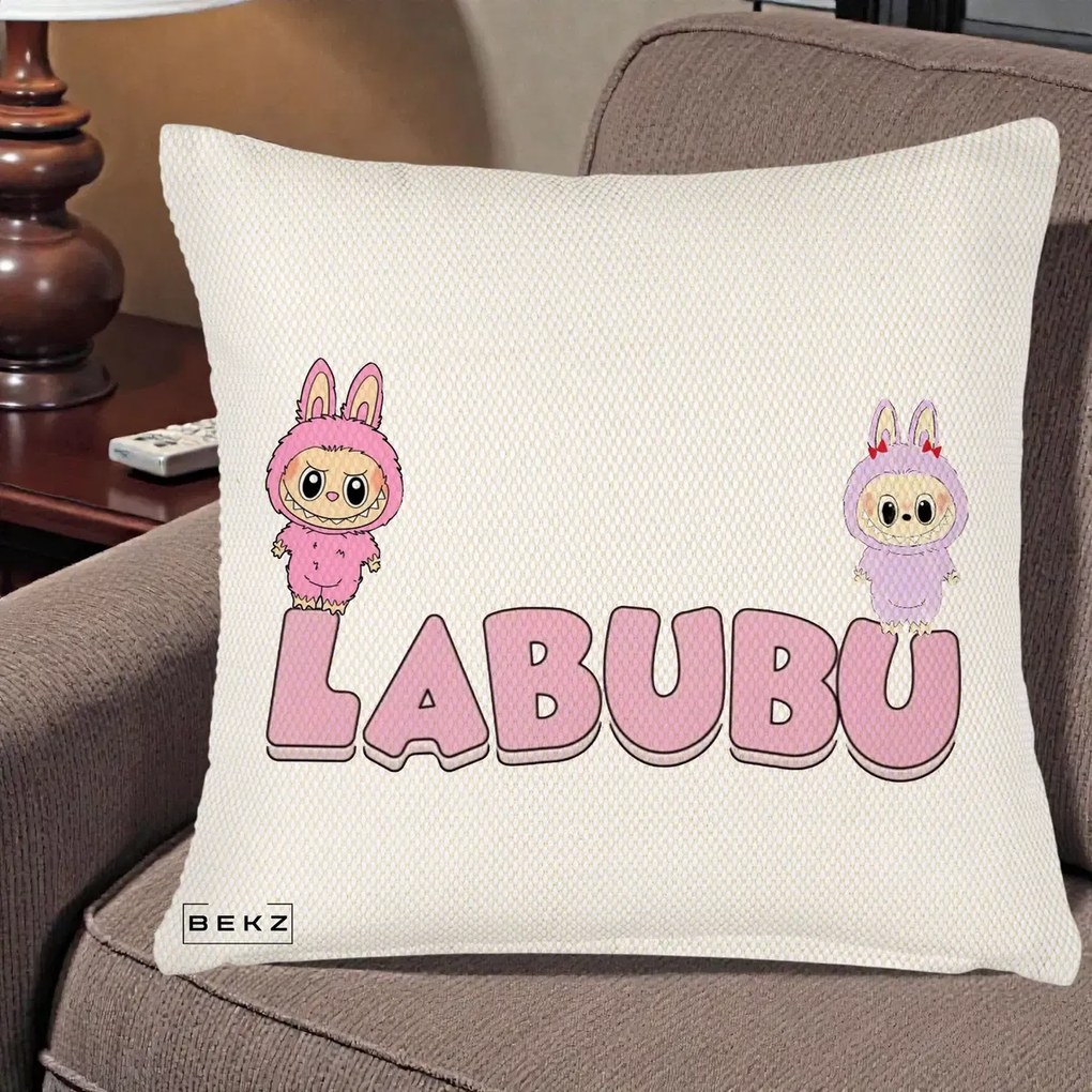 Perna Personalizata Labubu Duo Roz-Lila cu Text, 40x40 cm, Crem Reliefat, Husa Detasabila, Perna Inclusa, BEKZ®