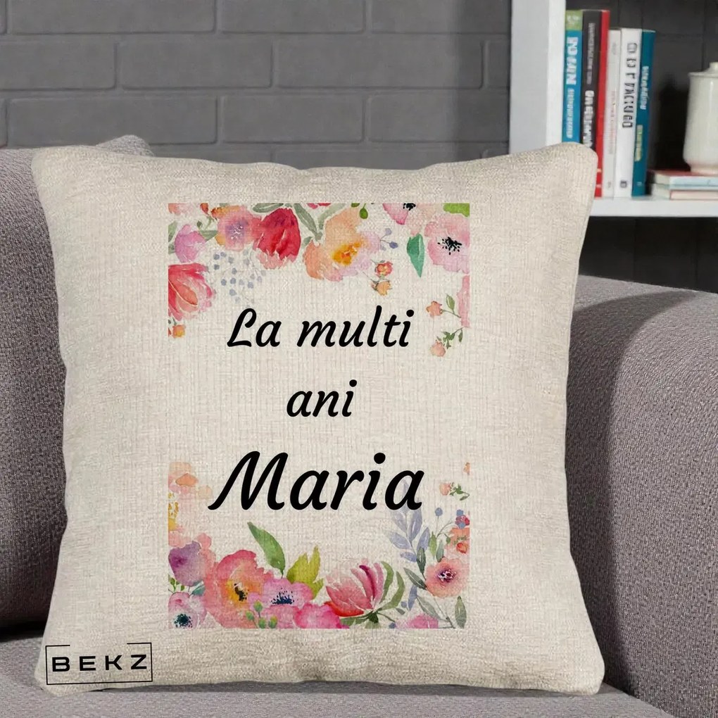 Cadou de Onomastica - Perna Personalizata La Multi Ani Maria Flori Acuarela, 40x40 cm, Bej Canapea, Husa Detasabila, Perna Inclusa, BEKZ®