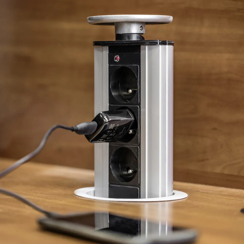 Priza incastrabila rotunda , 3 prize schuko, cablu 1.8 m, negru + aluminiu, GTV