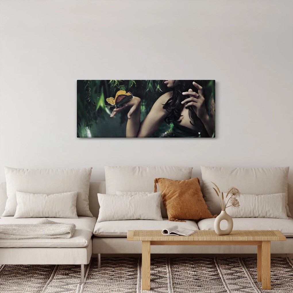 Tablou - Femeia grațioasă cu fluture (120x50 cm)