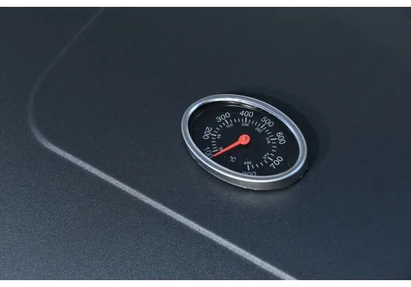 Grătar negru cu cărbuni