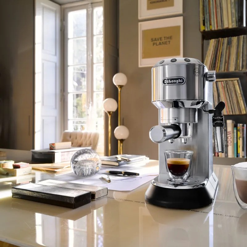 Espressor manual DeLonghi EC685.M, 1300W, 15 bar, 1.1 l, 3 adaptoare, Controlul temperaturii, Inox