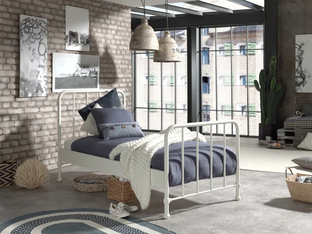 Set BRONXX este format din Pat copiiul BRONXX (90x200 cm) cu NOPTIERA camera copiiasortată.