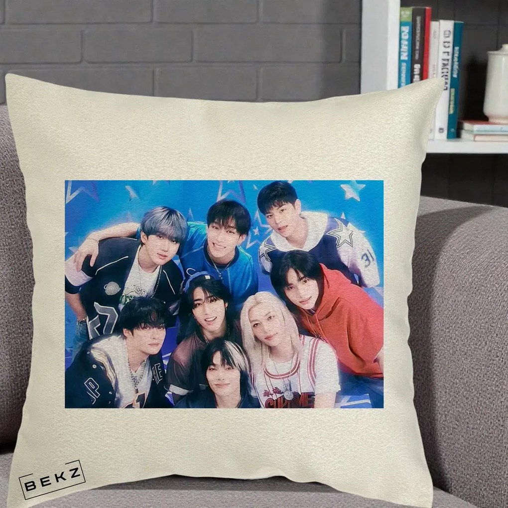 Perna Personalizata K-Pop Grup Foto Stele, 40x40 cm, Ecru, Husa Detasabila, Perna Inclusa, BEKZ®