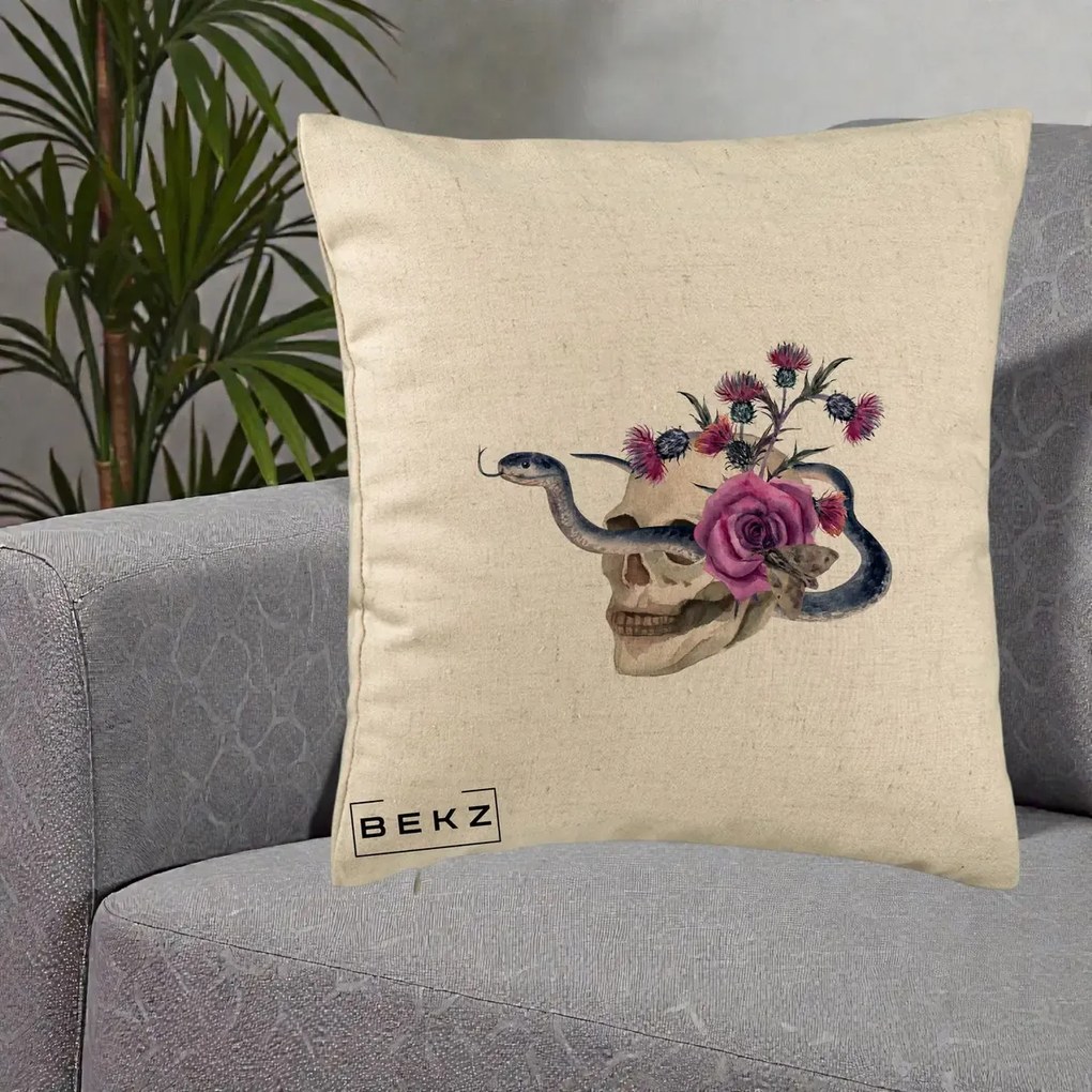 Perna Decorativa Craniu cu Sarpe si Trandafiri Gothic, 40x40 cm, Bej, Husa Detasabila, Perna Inclusa, BEKZ®
