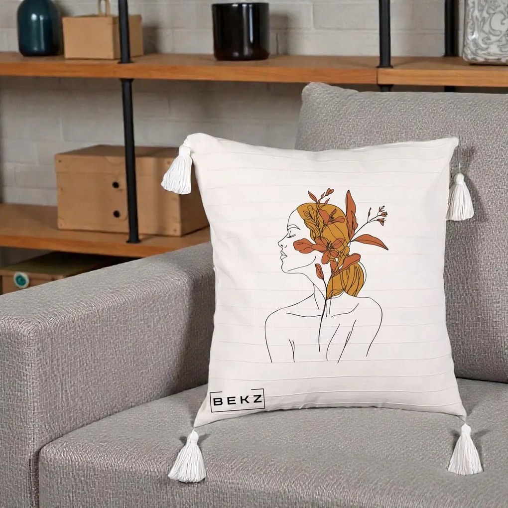 Perna Decorativa Portret Feminin Crin Ruginiu Auriu, 40x40 cm, Bej cu Franjuri, Husa Detasabila, Perna Inclusa, BEKZ®