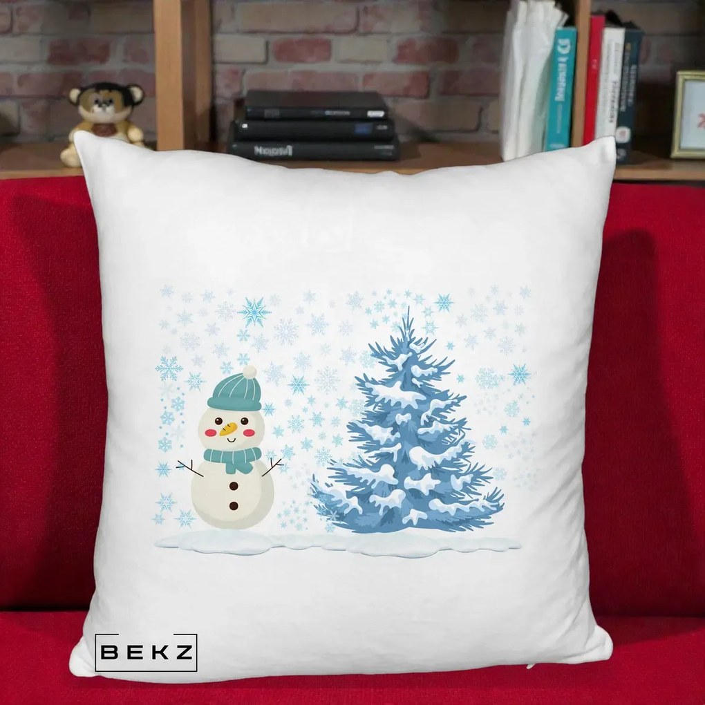 Perna Decorativa Om de Zapada si Brad Craciun, 40x40 cm, Alb Pufos, Husa Detasabila, Perna Inclusa, BEKZ®