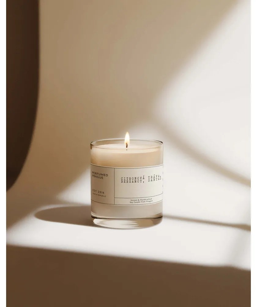 Lumânare parfumată din ceară de soia timp de ardere 40 h #69 Lemongrass, Bergamot, Sandalwood – Perfumed Prague